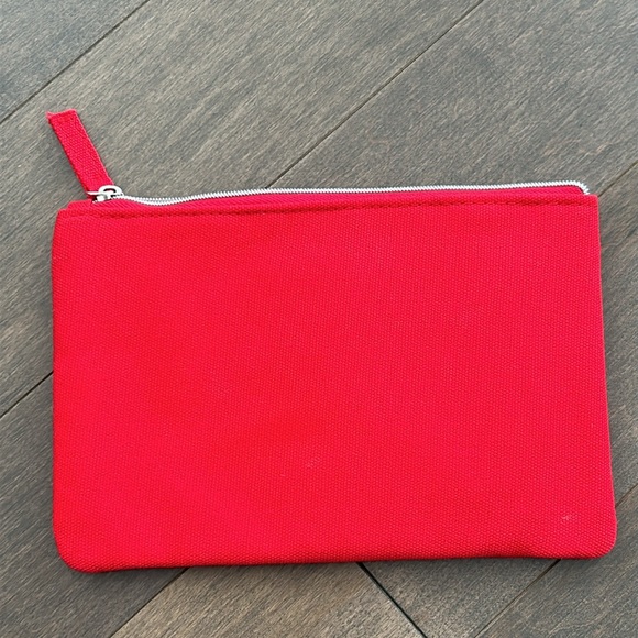 SHISEIDO Face Cleansing Massage Brush, Skincare Tools, Bonus Red Zip Travel Bag - Picture 9 of 9